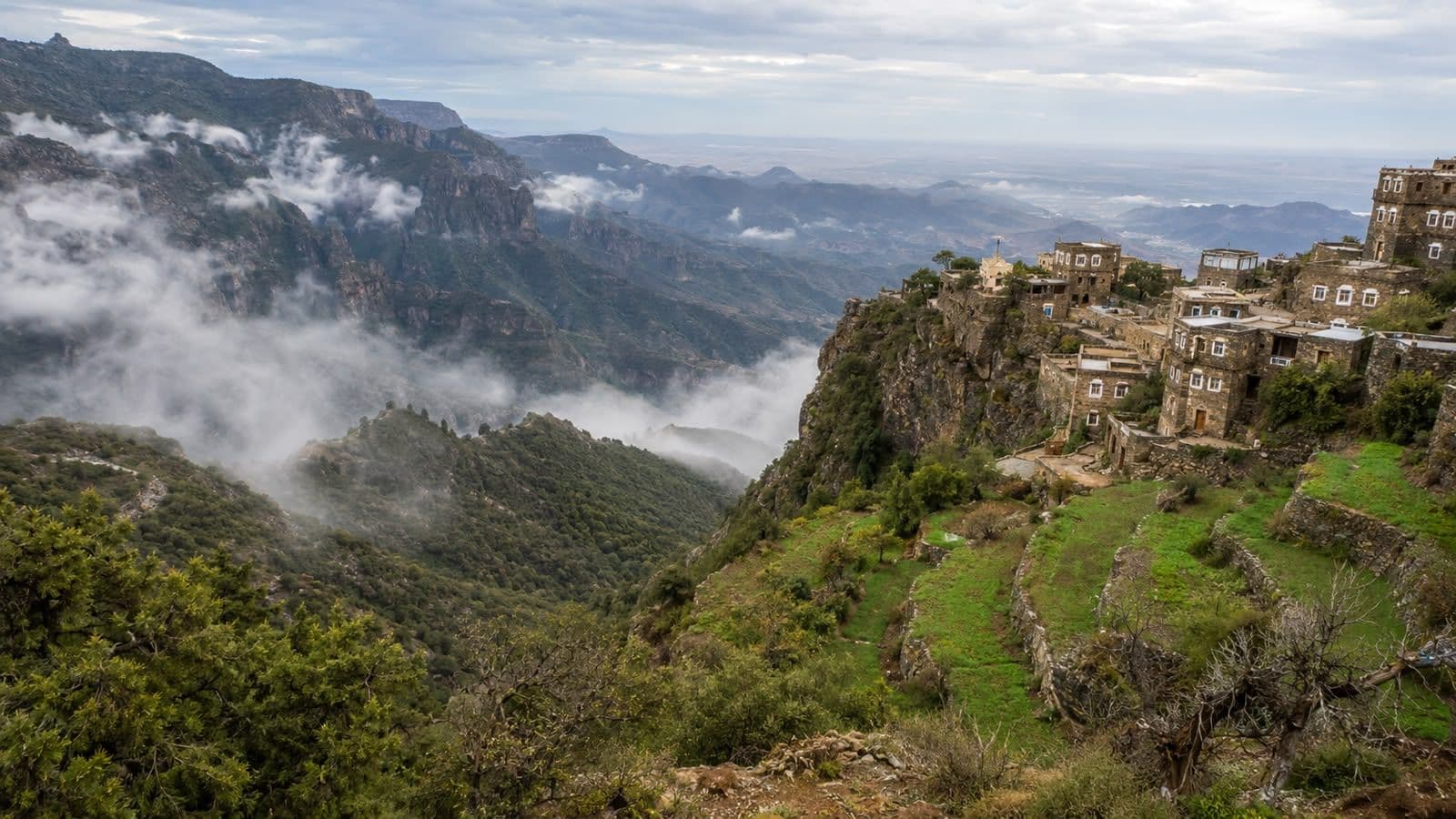 Abha’s mountain landscapes featuring traditional cliffside villages, terraced fields, and mist-covered valleys in the Asir region.